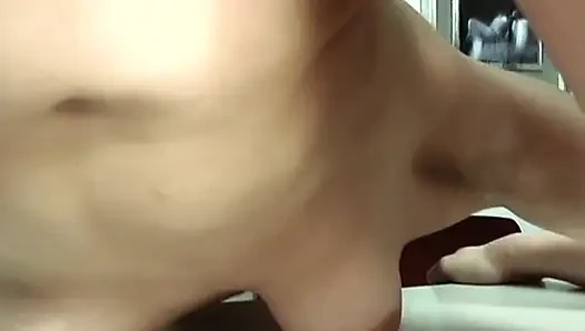 Memek berbulu tante sange ini dientot habis-habisan sama kontol besar sampai menganga lebar