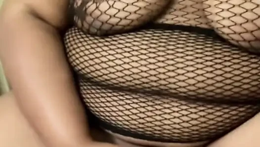 Merangsang klitorisku dengan vibrator telur