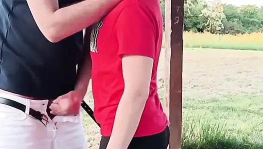 Задрала Ноги На Столе В Парке