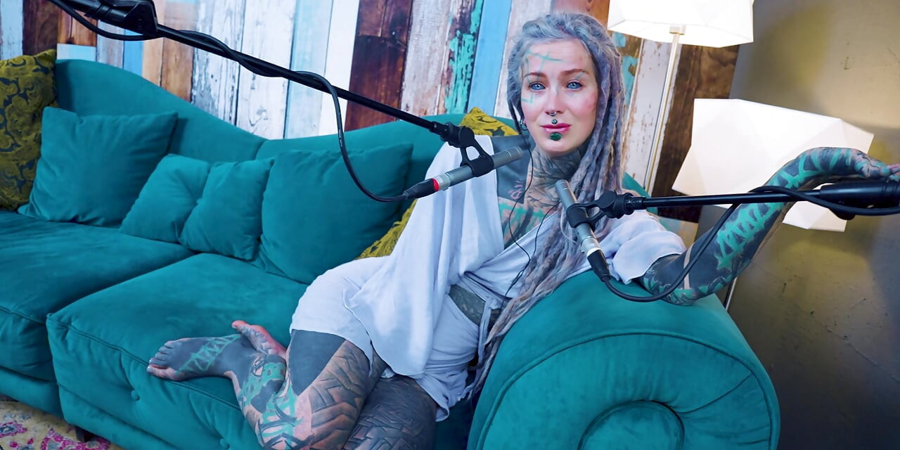 Eu falo sobre U - desconfortável - asmr podcast SFW falando gótica magrinha menina dreadlocks tatuagem modelo tatuada menina