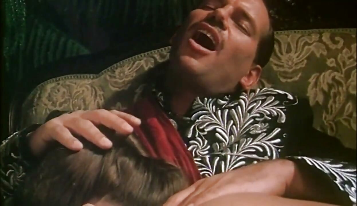 Hairy vintage pussy licking anal penetrated in the Budapest castle