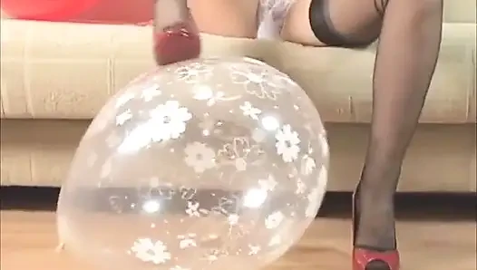 Naylon çoraplı Kelly