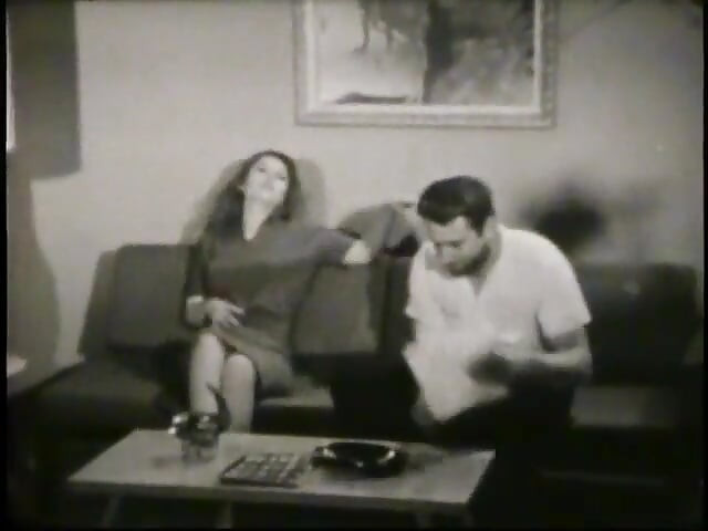 Mame sexy incitante retro se dezbracă senzual