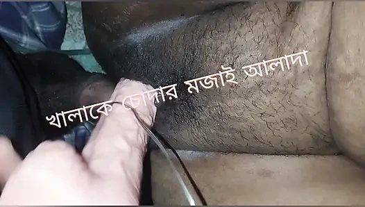 Deshi massiert muschi und fickt