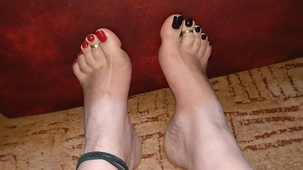 red&black pedicure