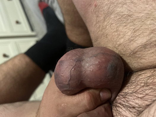 Palla bondage e colpita con un elastico e colpita con un pettine mentre è legata