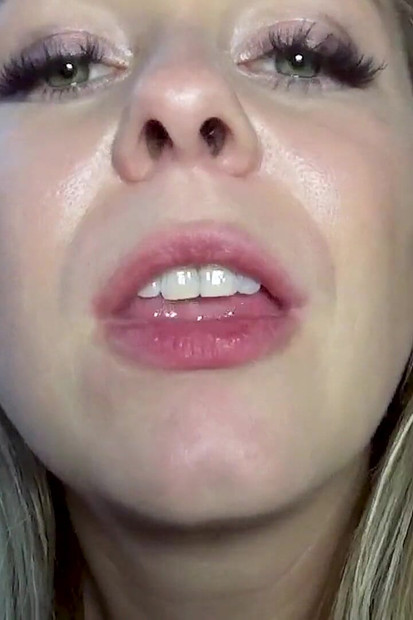 Kejutan lelaki kecil menyembunyikan laci seluar dalam dikongkek!