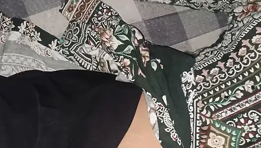 Mene meri soteli bahan ko pel diya