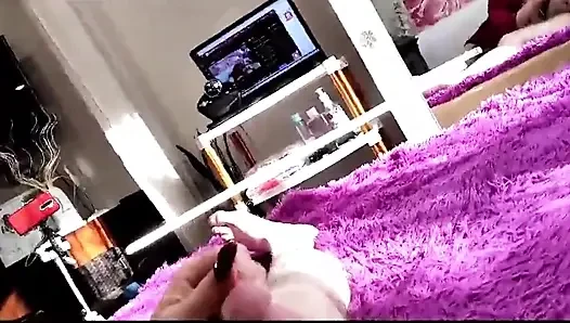 Pertunjukan webcam gadis hot rusia lagi asik nyepong dua kontol sekaligus - close up