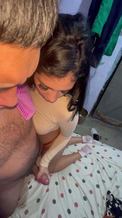 Hermanastra masturbando a su hermanastro favorito