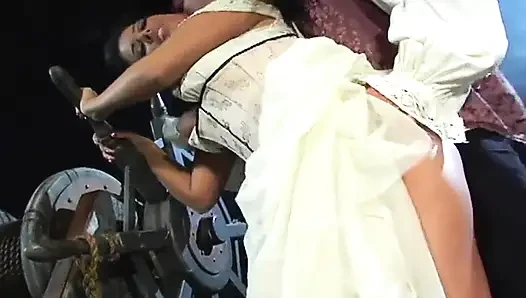 Büyük memeli güzellik teknede sikiliyor
