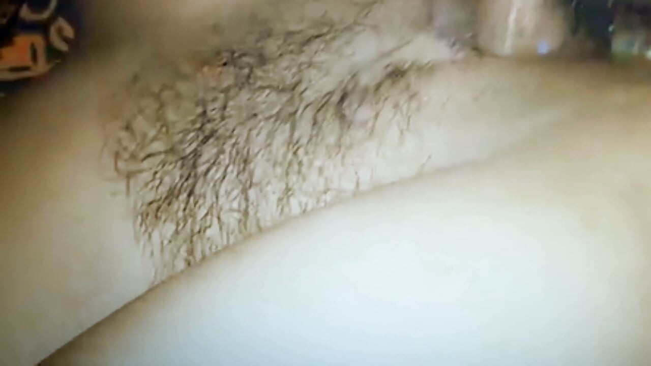 모바일 게임을 하는 동안 따먹히는 배다른 여동생