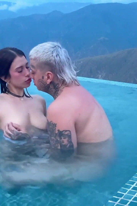 Tinder Randevusu Arka Planda Chicamocha Kanyonu ile Açık Havada Seksle Sona Erdi