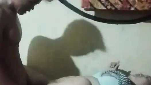 Adik tiri datang ke rumah