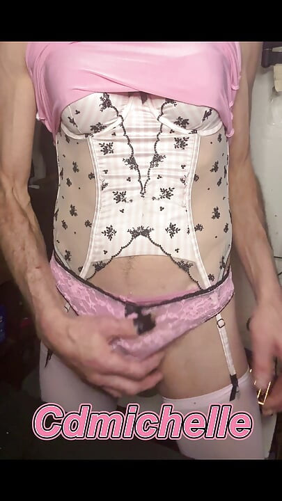 Cdmichelle สวมชุดชั้นในเซ็กซี่กําลังขี่ดิลโด้โชว์