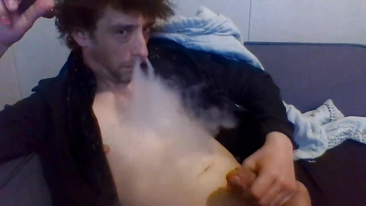 Lagi Vaping dan Lazily Mengusap