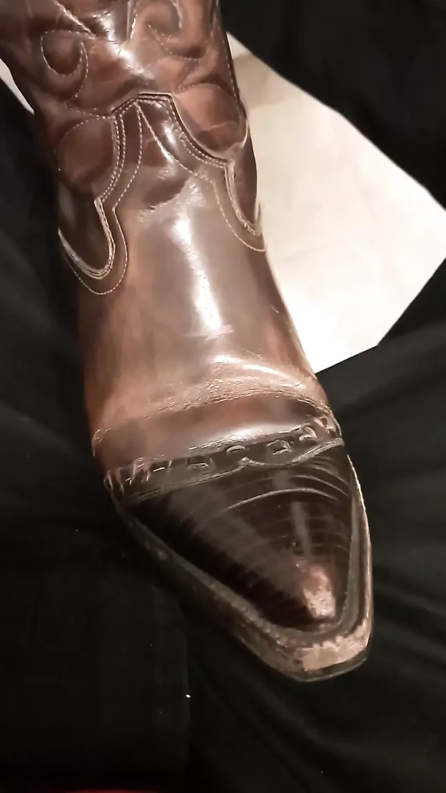 Smoking in Leather Trample