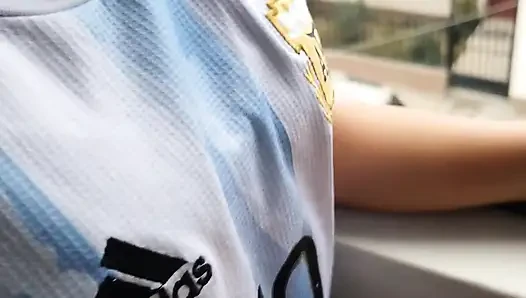 Üvey kız kardeşimi evde yalnız buldum, ona bir oyun teklif ettim ve tutkulu seks yaptık