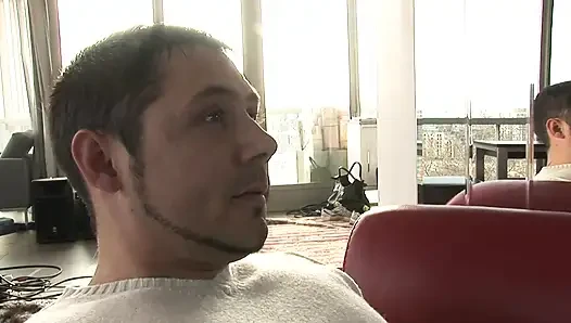 Stripperinnen vom clubbesitzer gründlich interviewt