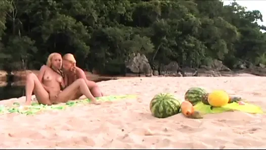 Wild pussy licking for a couple of lesbian sluts
