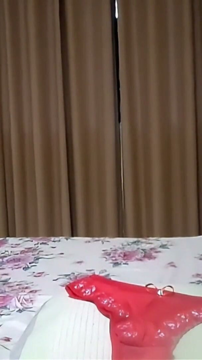 MARRIED KARINA SHOWING HER LINGERIE | Clip 1