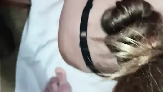 Маленькая рыжая шлюха на капюшоне