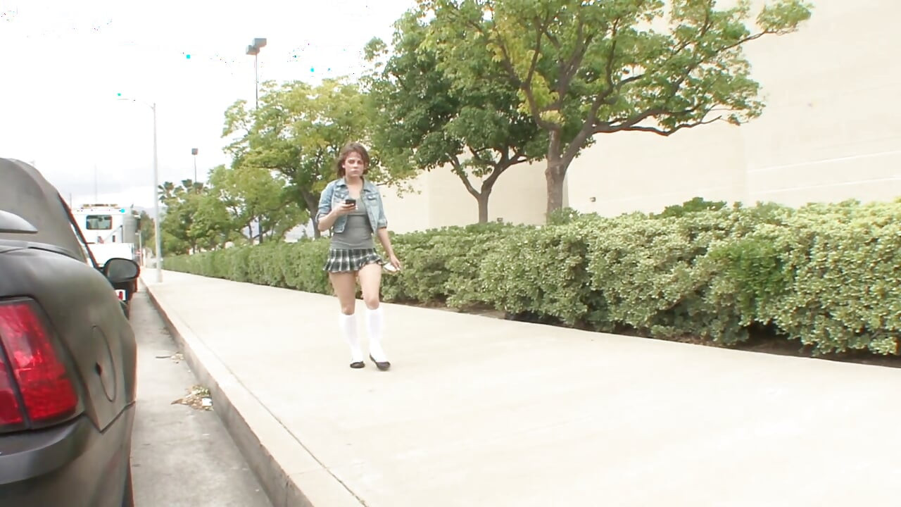 Universitária faz sexo lez intenso com amigos