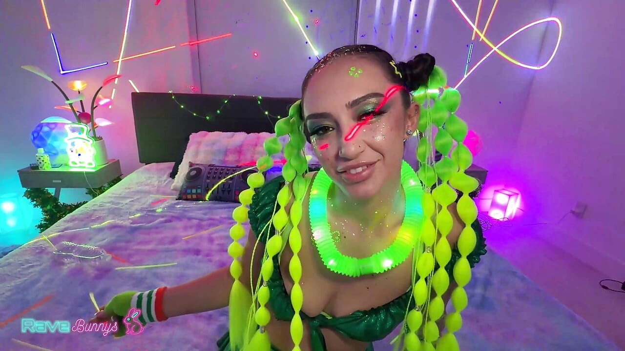 ¡La pequeña Lily Jordan abre las piernas para la follada misionera de Brian Omally!