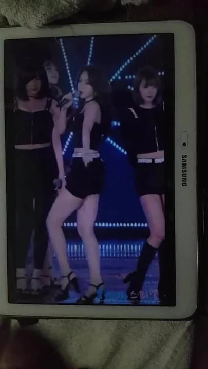 Apink Naeun's legs cum (tribute) #2