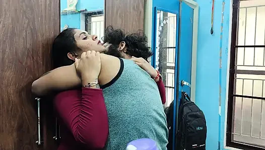 Pasangan romantis lip lock, romansa lip lock pasangan hot Malayali