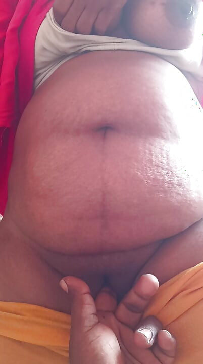 Tamil aunty molai irruthu pall eduthu pundaikul viralai vittu attum katchi