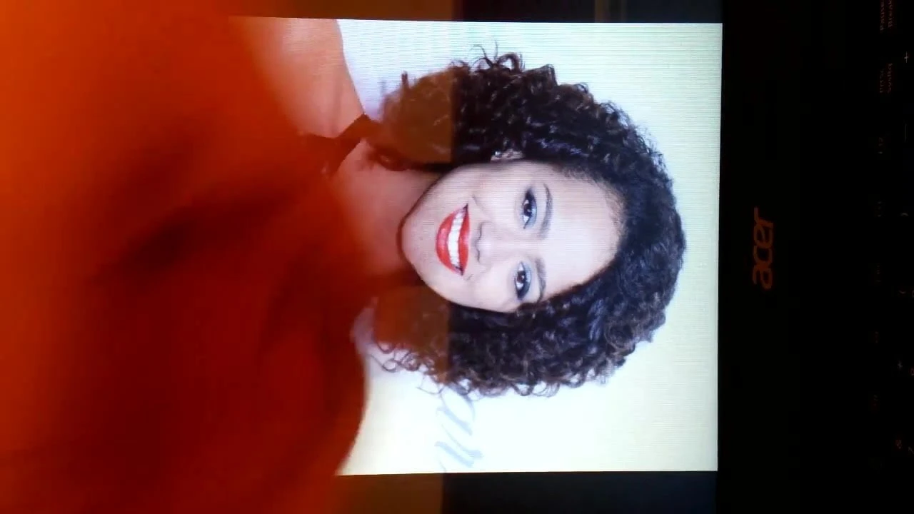 Penghormatan air mani untuk Nathalie Emmanuel