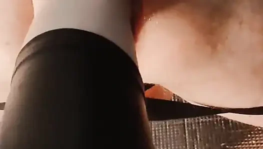 Köle götüne ayak yumruk sokma