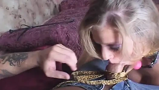 Top-pornostar gefesselt und hart gefickt