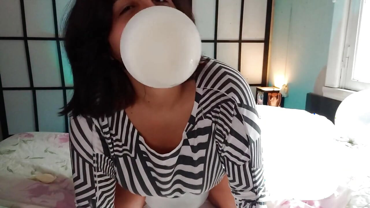 Kiss Lick Baloane scuipat non pop - Bunny Looner