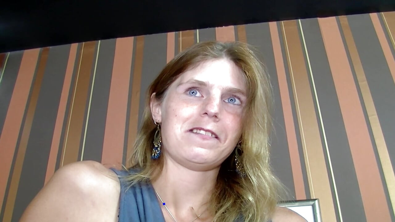 Strong and ugly German whore masturbates in solo action