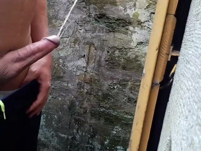 slow motion piss