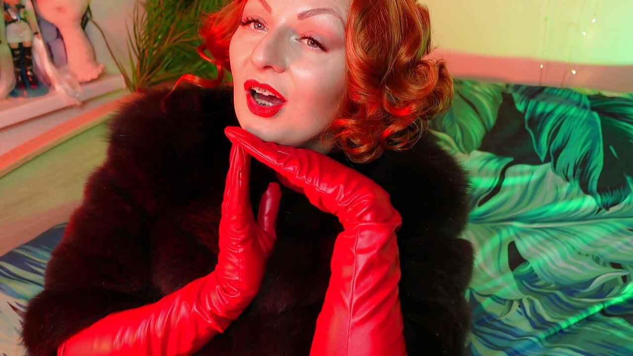 Fur fetish and long leather gloves pin up MILF