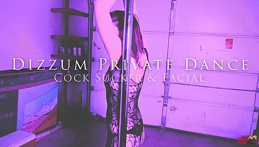 Kapana kısılmış sürtük soyunuyor ve tutsakları emiyor