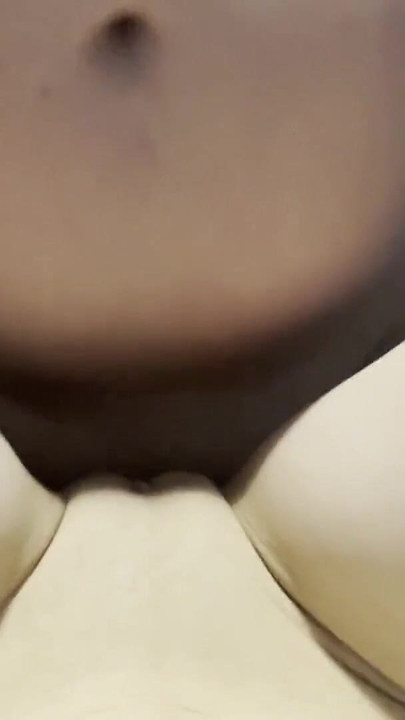 Spektakulärer moment von "Mein Typ isst sein eigenes Sperma, das er in meiner Muschi gelassen hat"