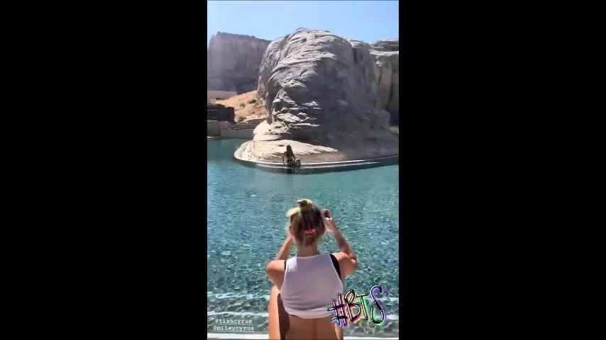 Pantat kaki Miley Cyrus