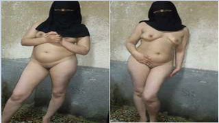 印度德西性感穆斯林哥脱衣挑逗裸体的大胸部