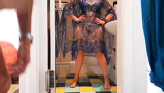 Selenas posiert, goldene Tropfen und sexspiele