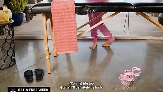 ALL GIRL MASSAGE - Yhivi Selena Love'a ıslak lezbiyen makaslamayla biten şehvetli masajda rehberlik ediyor