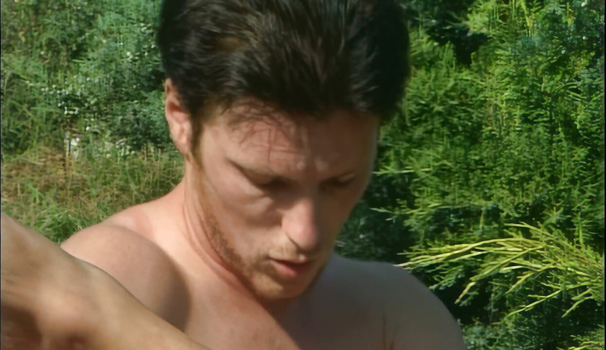 Vovó gostosa fazendo cara de ahegao enquanto chupa pau ao ar livre