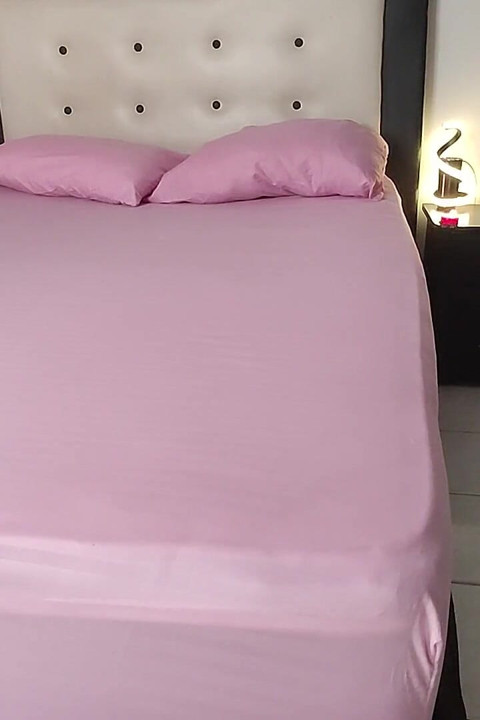 Kejutan Lezat Untuk Sepupu Tiriku Yang Spesial.