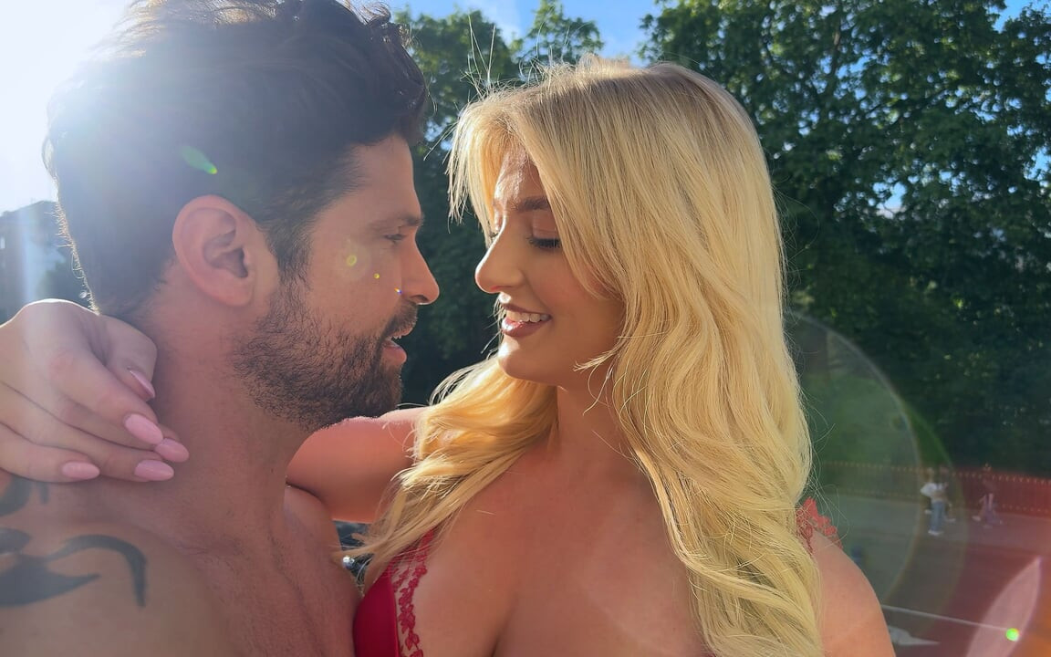 Blonde in London Is Super Horny for a Creampie