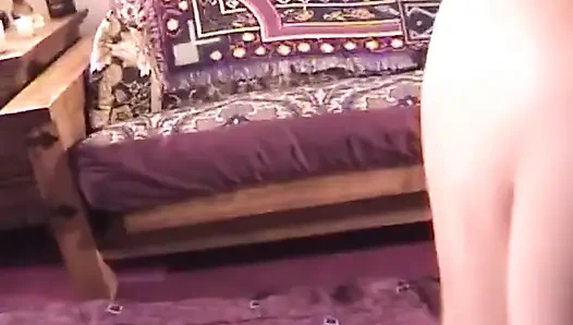 Sarışın hatun iki büyük yarakla sikiliyor