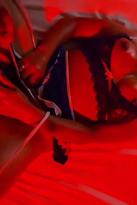 Influencer Debuts a Big Dick Guy Raw, Untill He Cums Inside of Her - Handre POV