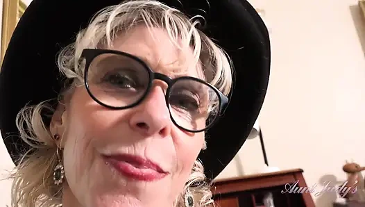 Auntjudys - bos seksimu dee lite lagi asik nyepong kontol di kantor